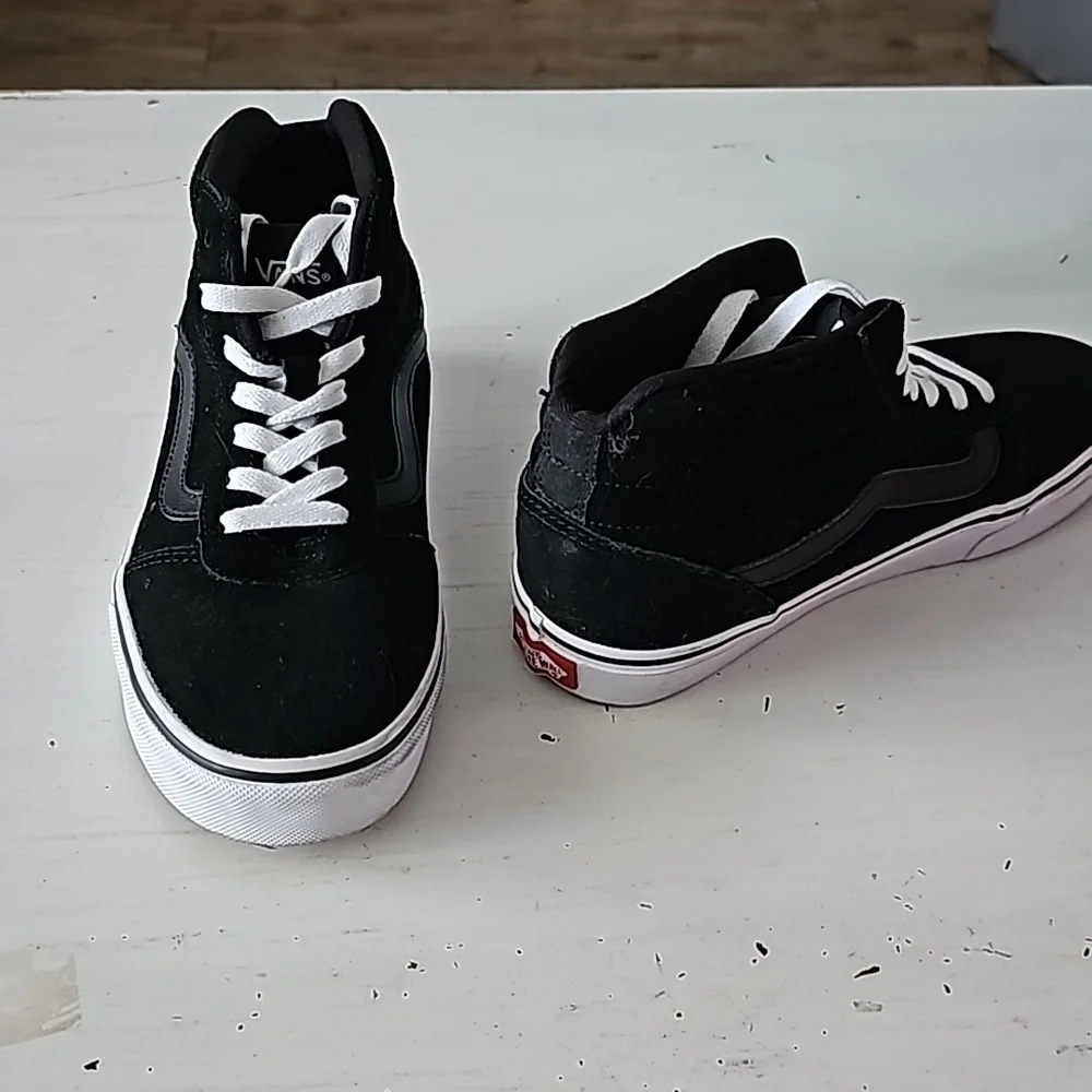Vans - Picture 3 of 4